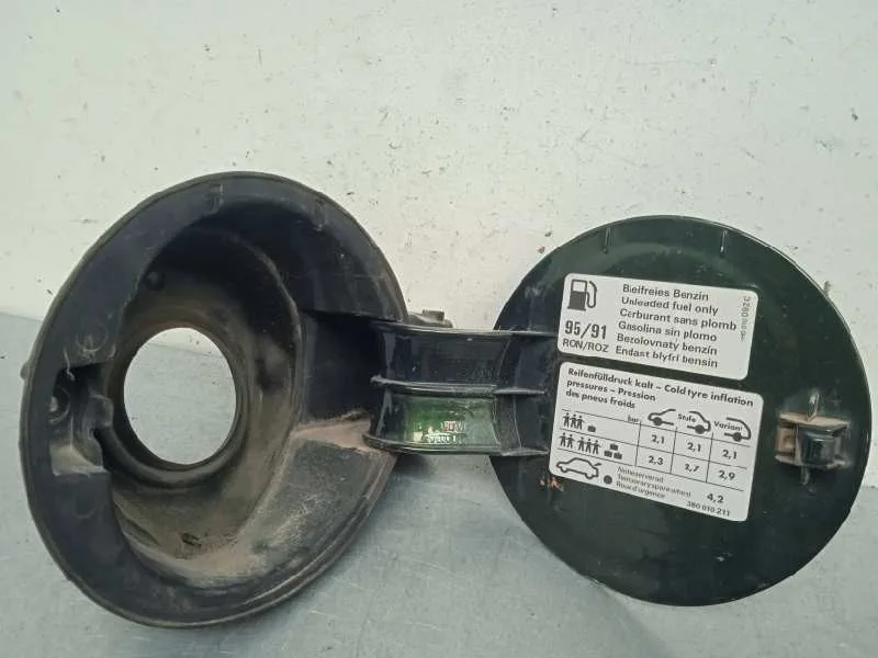 Tapa Exterior Combustible para Volkswagen Passat Berlina (3B2)