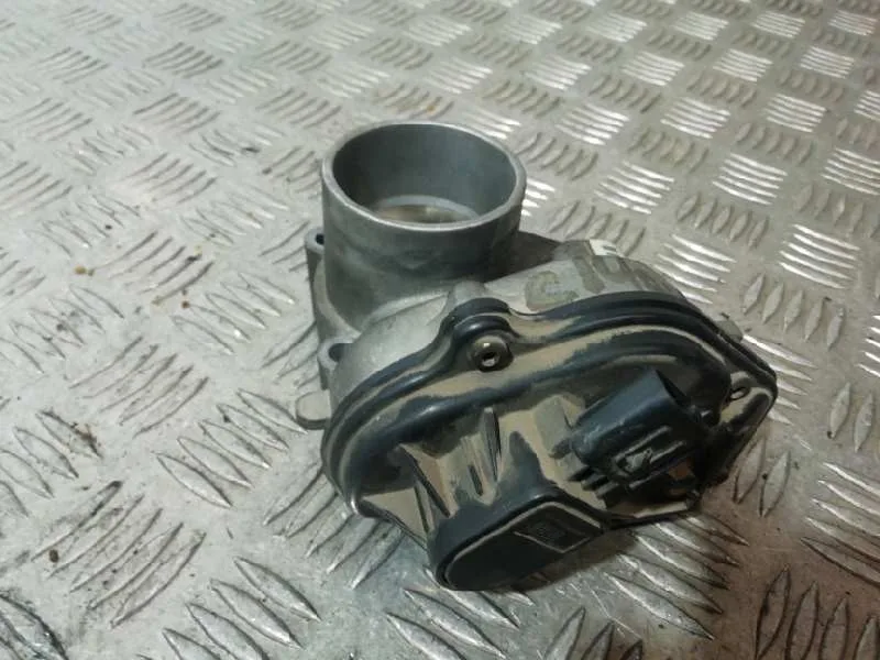 Caja Mariposa para Ford Focus Berlina (Cap)