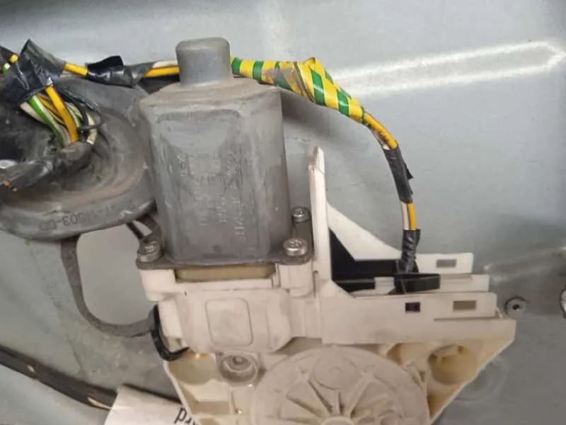 Elevalunas Delantero Derecho para Ford Focus Berlina (Cap)