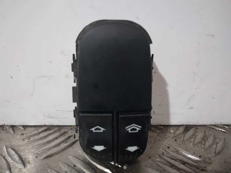 Mando Elevalunas Delantero Izquierdo para Ford Focus Berlina (Cak)