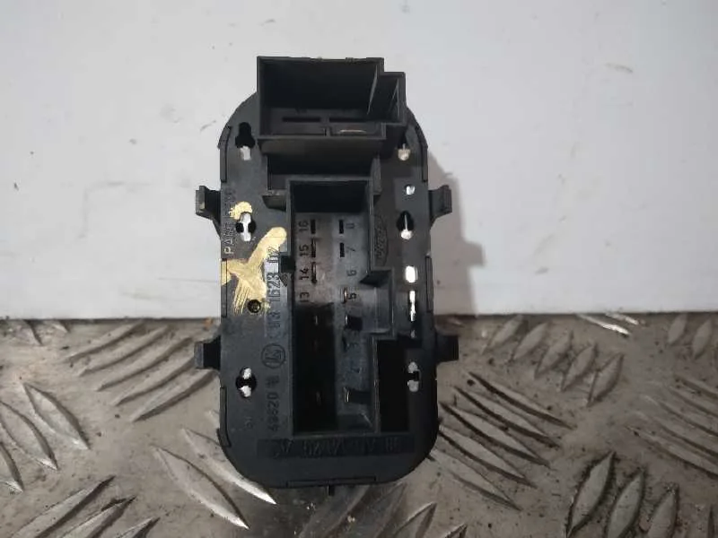 Mando Elevalunas Delantero Izquierdo para Ford Focus Berlina (Cak)