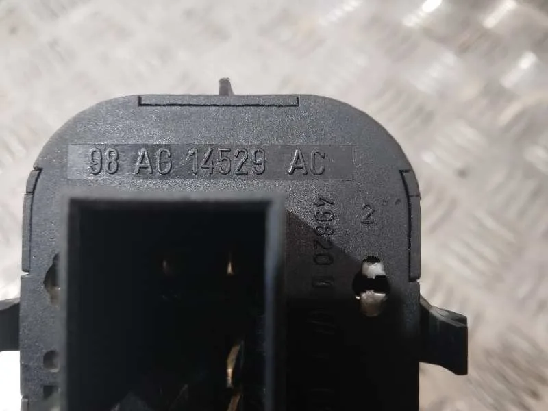 Mando Elevalunas Delantero Izquierdo para Ford Focus Berlina (Cak)