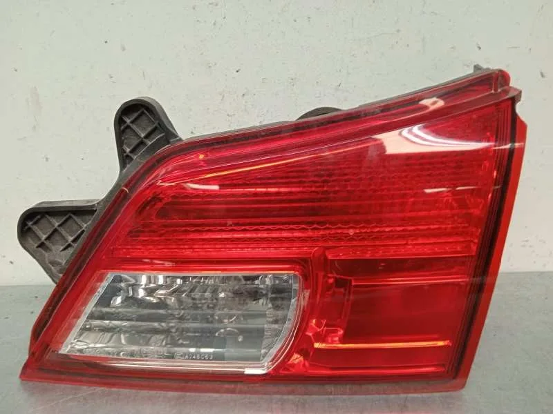 Piloto Trasero Derecho Interior para Subaru Legacy Kombi/Outback B14