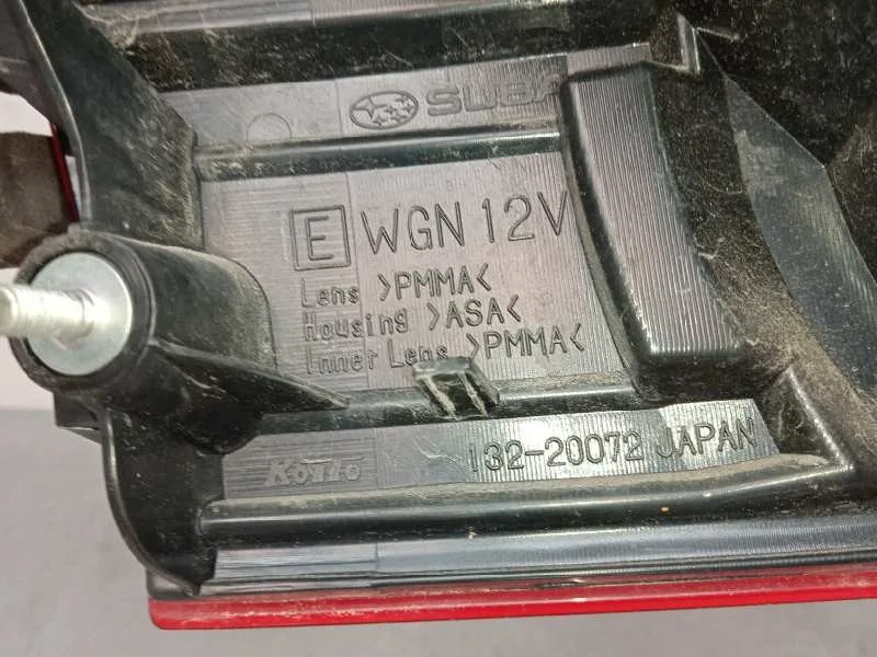 Piloto Trasero Derecho Interior para Subaru Legacy Kombi/Outback B14