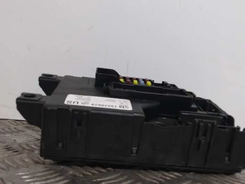 Caja Reles / Fusibles para Opel Corsa D