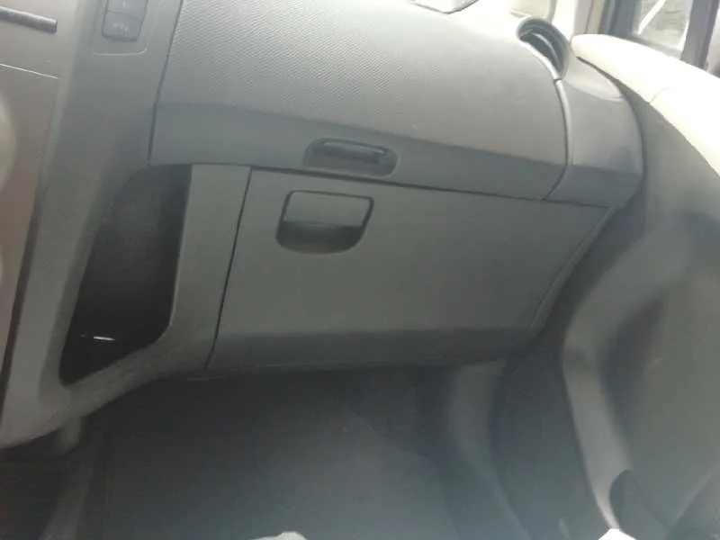 Guantera para Toyota Yaris