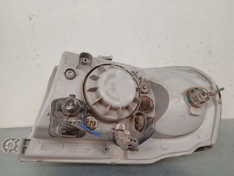 Faro Derecho para Tata Safari