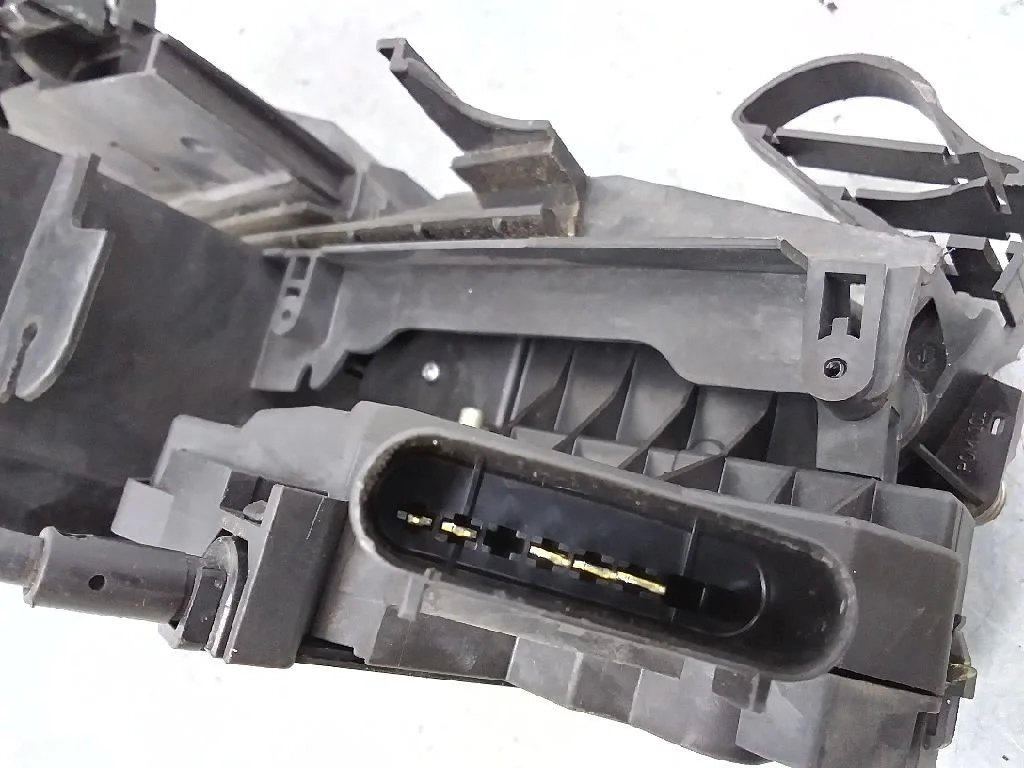 Cerradura Puerta Delantera Izquierda para Ford Focus Lim.