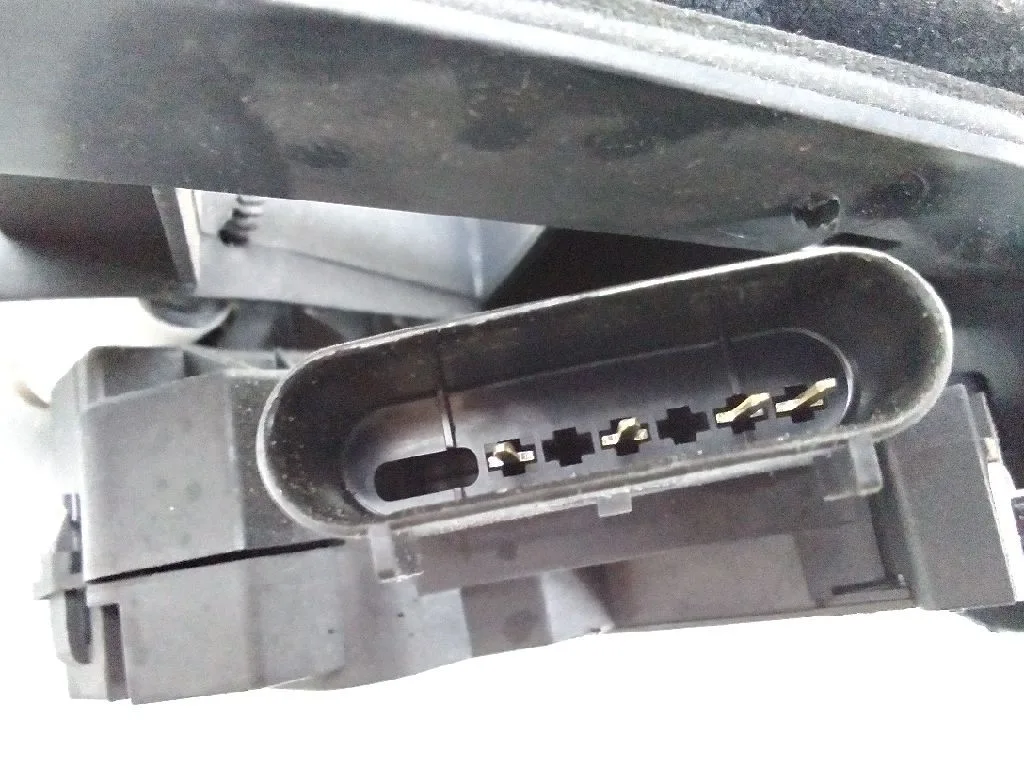 Cerradura Puerta Trasera Derecha para Ford Focus Lim.