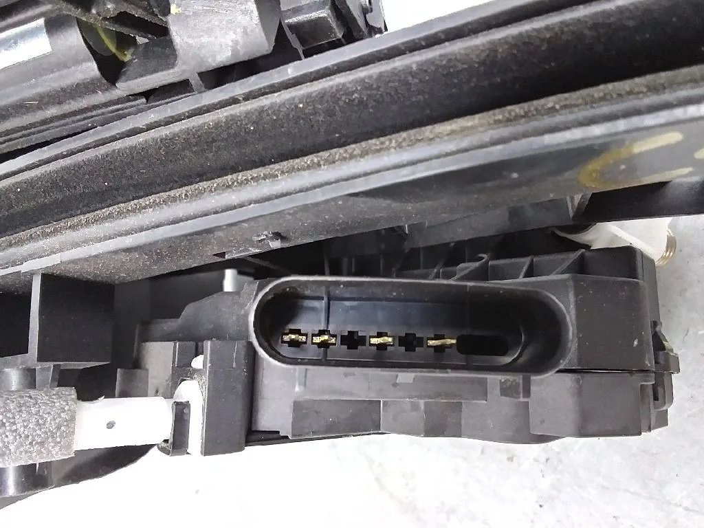 Cerradura Puerta Trasera Izquierda para Ford Focus Lim.