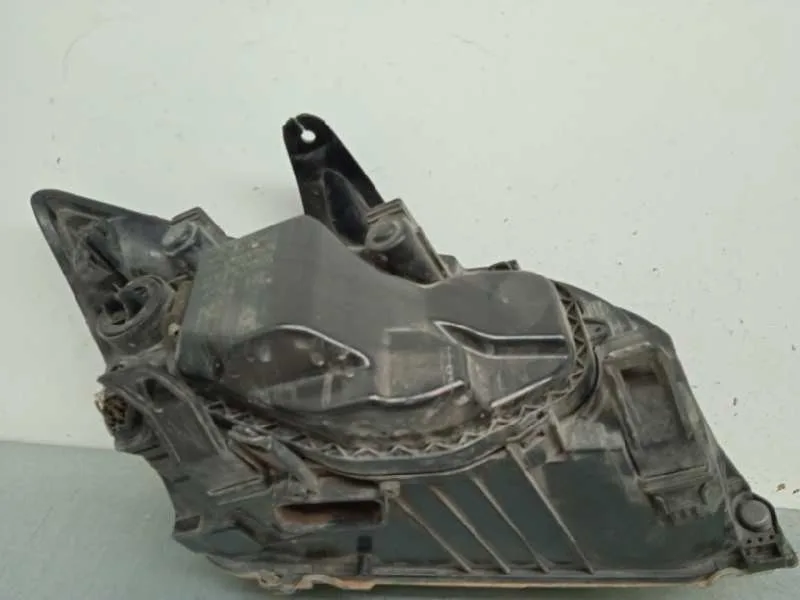 Faro Izquierdo para Ford Focus Sportbreak (Cap)