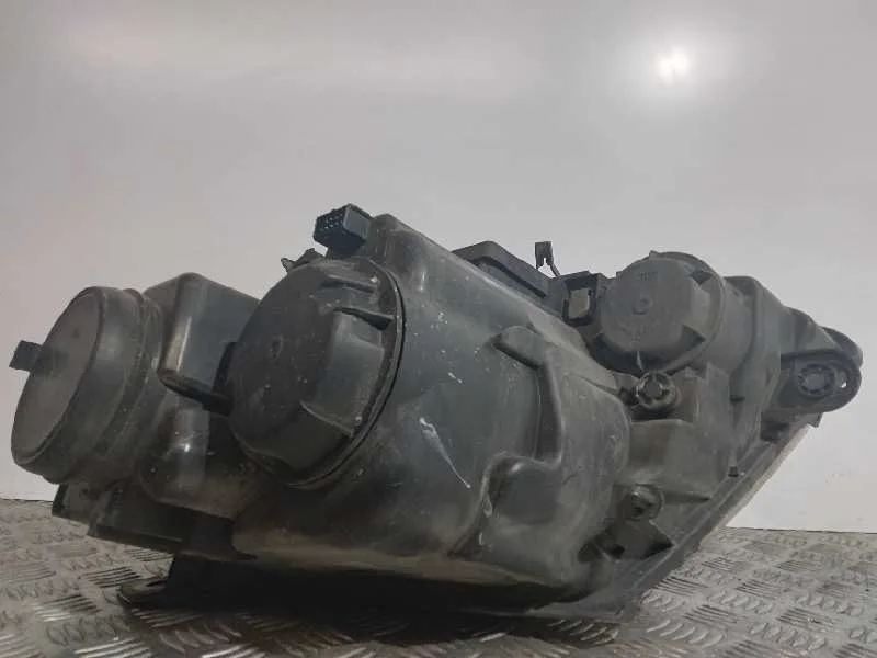 Faro Derecho para Lancia Phedra (180)