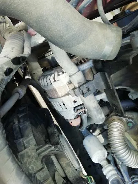 Alternador para Nissan X-Trail (T31)