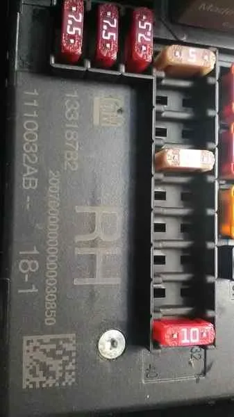 Caja Reles / Fusibles para Opel Astra J Lim.