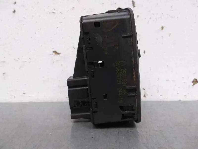 Mando Elevalunas Delantero Izquierdo para Opel Corsa D
