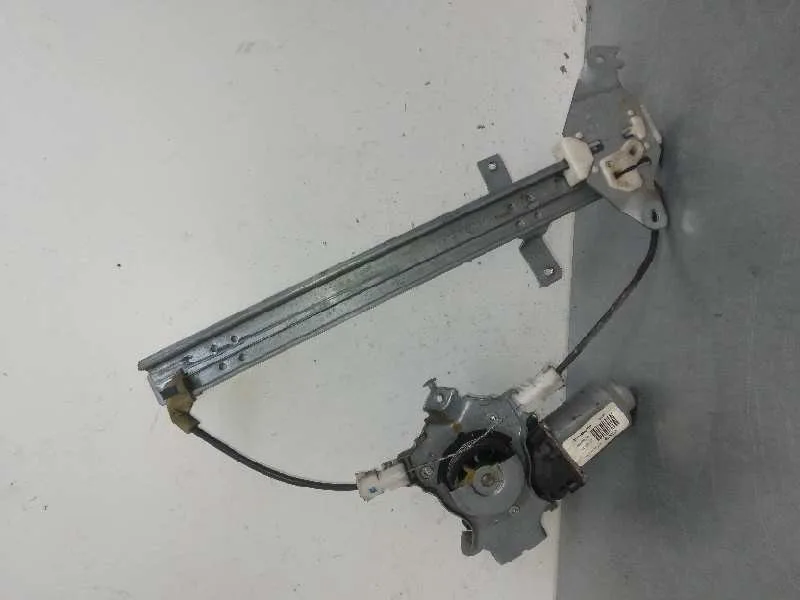 Elevalunas Trasero Derecho para Nissan Almera Tino (V10M)
