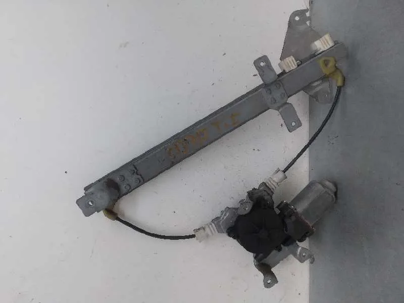 Elevalunas Trasero Izquierdo para Nissan Almera Tino (V10M)