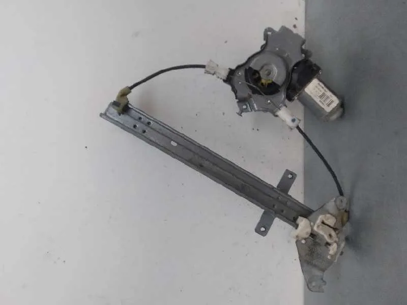 Elevalunas Trasero Izquierdo para Nissan Almera Tino (V10M)