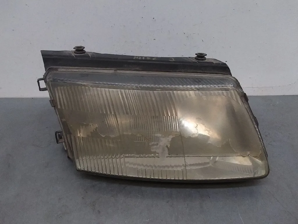 Faro Derecho para Volkswagen Passat Berlina (3B2)