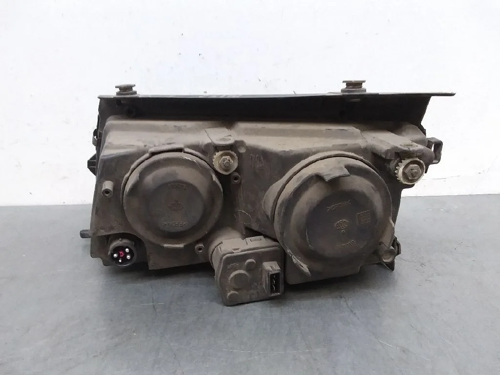 Faro Derecho para Volkswagen Passat Berlina (3B2)