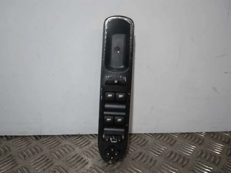 Mando Elevalunas Delantero Izquierdo para Peugeot 207