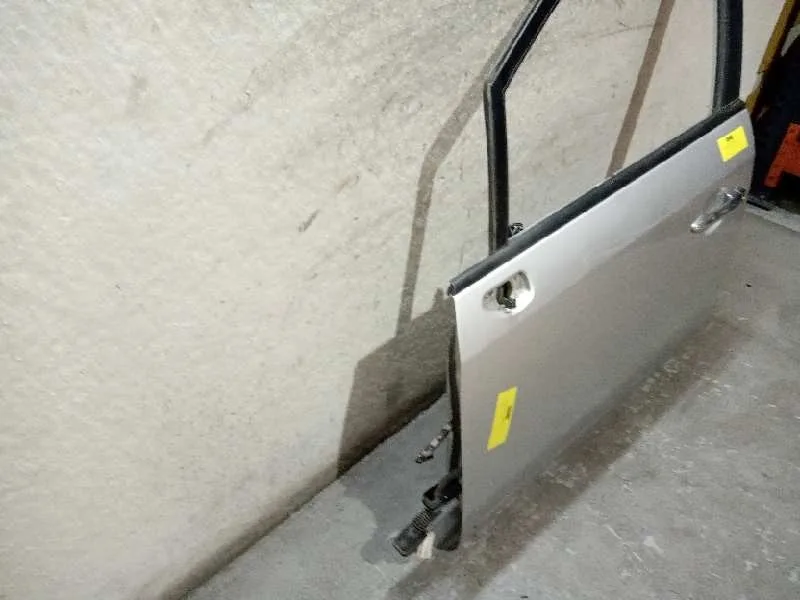 Puerta Delantera Izquierda para Kia Carens (Un)