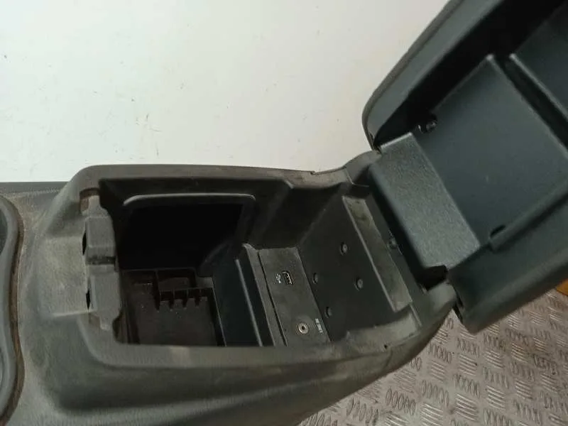 Apoyabrazos Central para Ford Focus Lim. (Cb8)