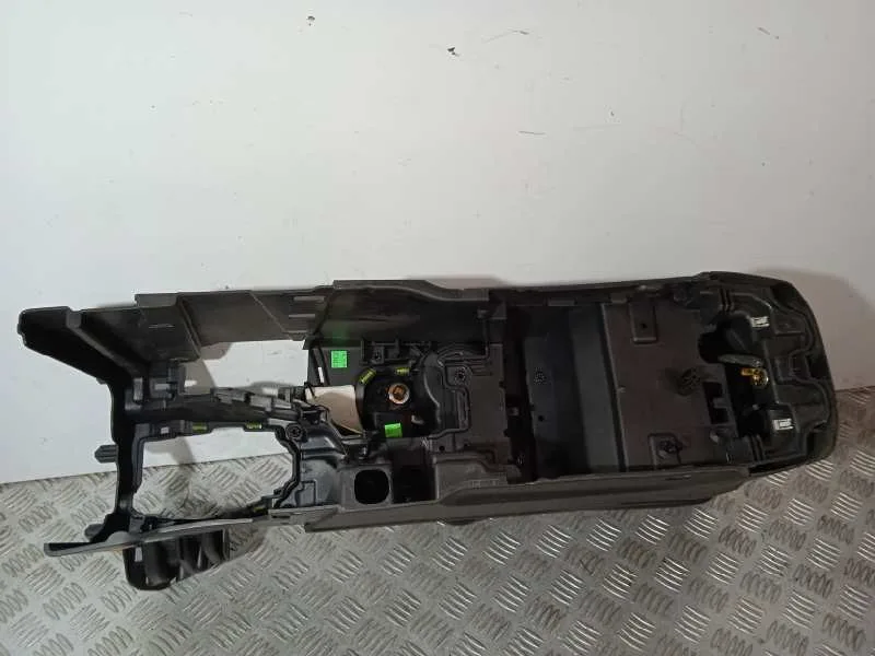 Apoyabrazos Central para Ford Focus Lim. (Cb8)
