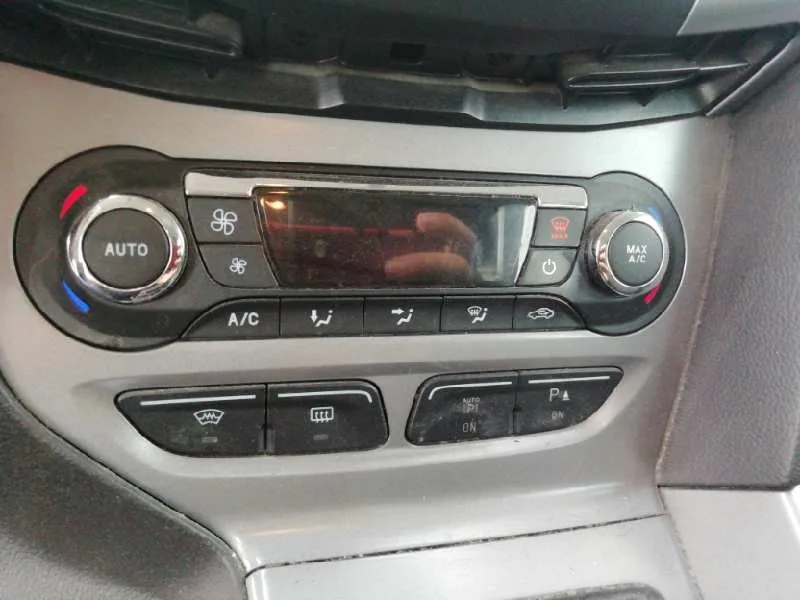 Mando Climatizador para Ford Focus Lim. (Cb8)