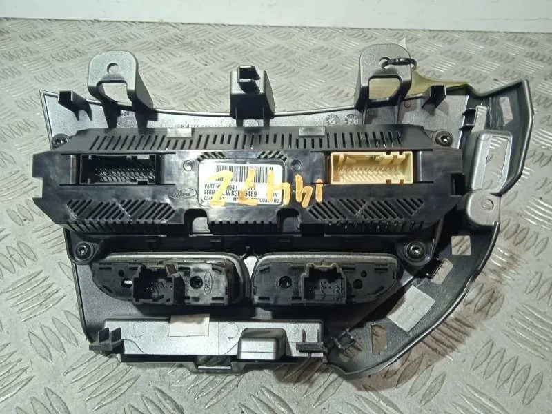 Mando Climatizador para Ford Focus Lim. (Cb8)