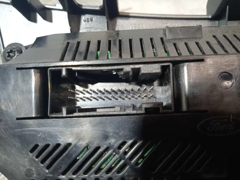 Mando Climatizador para Ford Focus Lim. (Cb8)