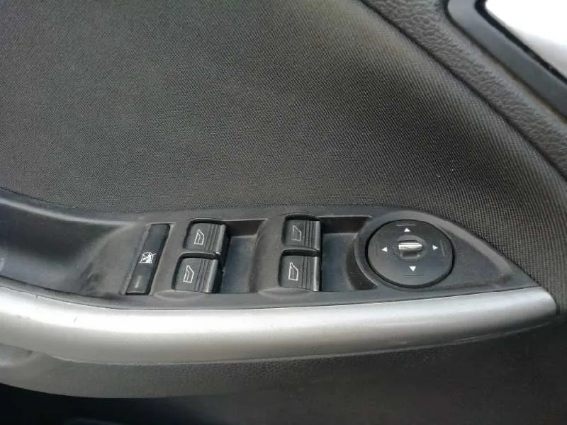 Mando Elevalunas Delantero Izquierdo para Ford Focus Lim. (Cb8)