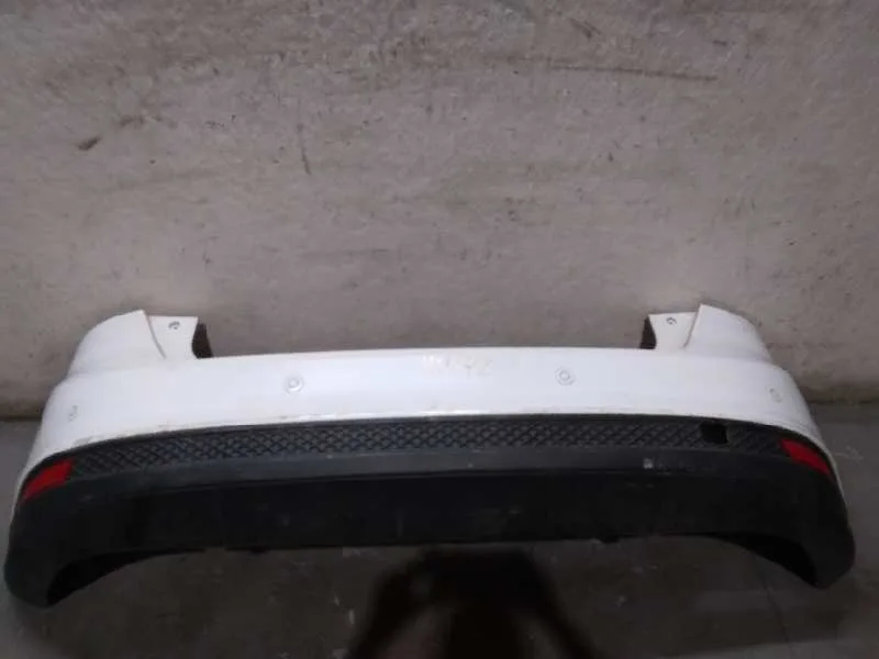 Paragolpes Trasero para Ford Focus Lim. (Cb8)
