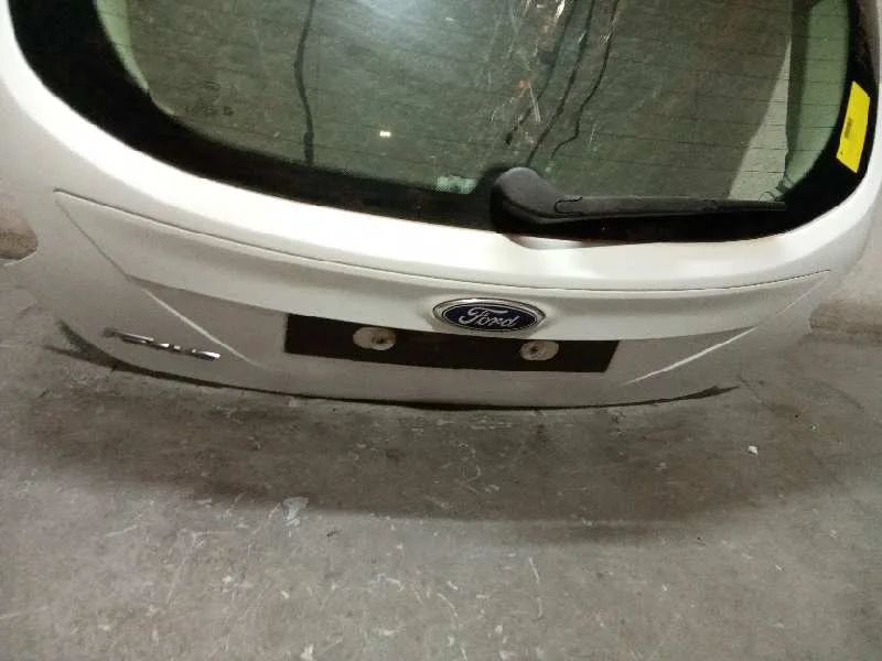 Porton Trasero para Ford Focus Lim. (Cb8)