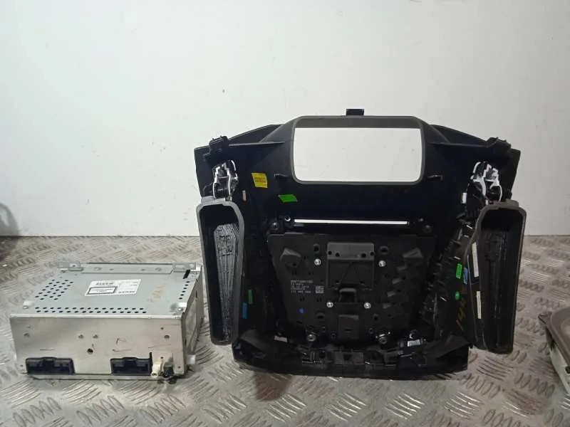 Sistema Audio / Radio Cd para Ford Focus Lim. (Cb8)
