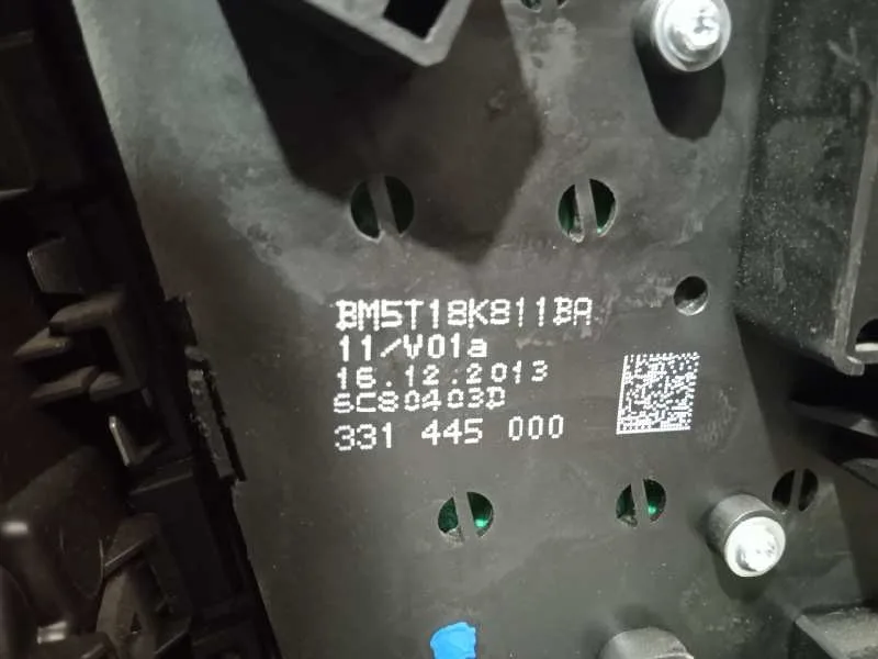 Sistema Audio / Radio Cd para Ford Focus Lim. (Cb8)