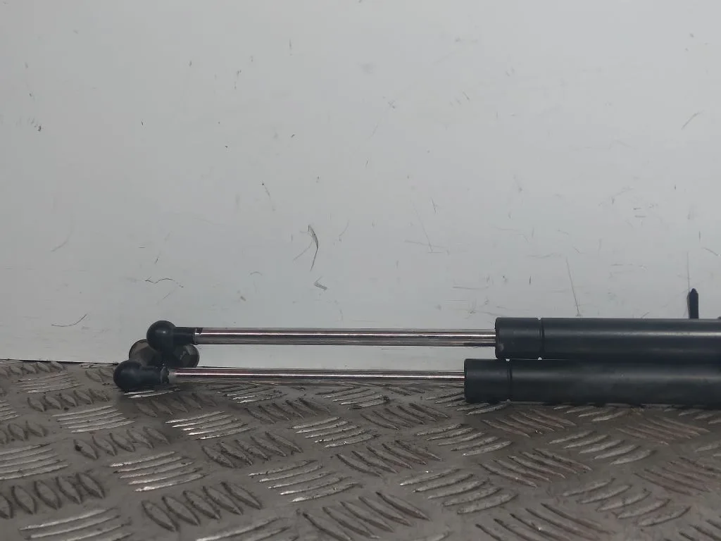 Amortiguadores Maletero / Porton para Mitsubishi Grandis (Na0W)