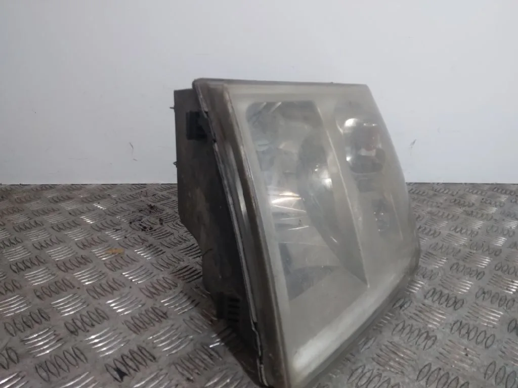 Faro Derecho para Ford Transit Caja Cerrada '06