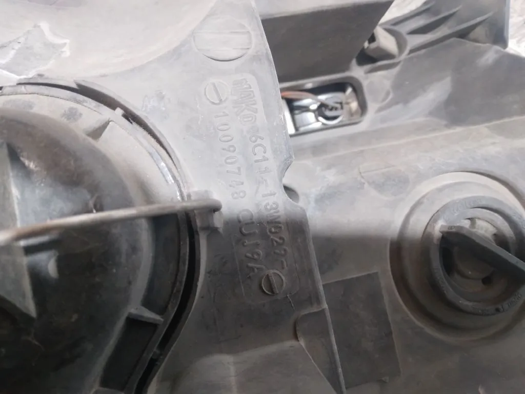 Faro Derecho para Ford Transit Caja Cerrada '06