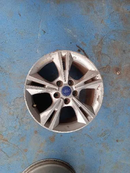 Llanta para Ford Focus Lim. (Cb8)