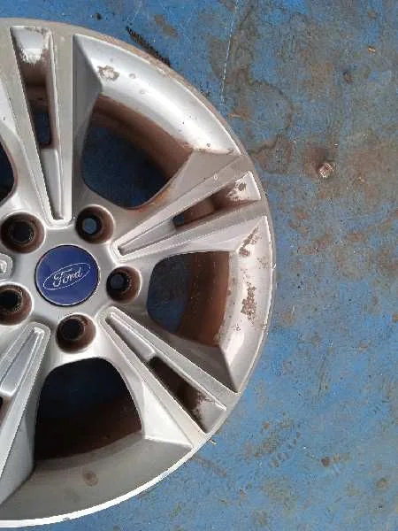 Llanta para Ford Focus Lim. (Cb8)