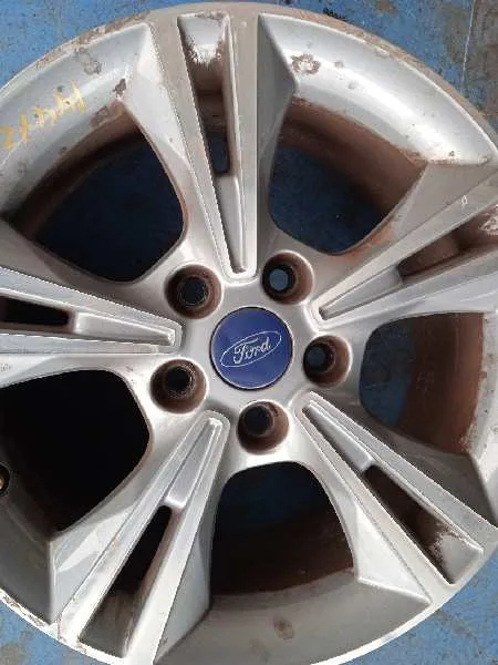 Llanta para Ford Focus Lim. (Cb8)