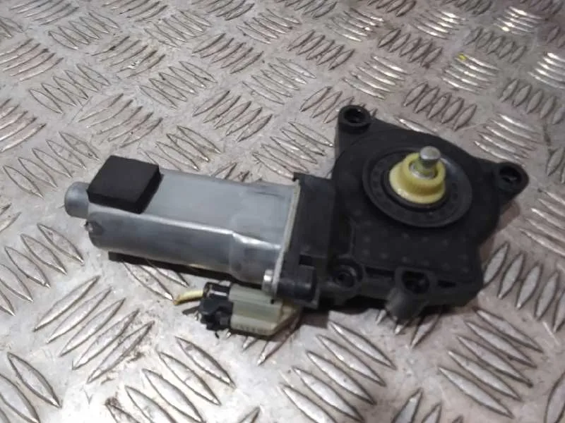 Motor Elevalunas Delantero Derecho para Kia Carens (Un)
