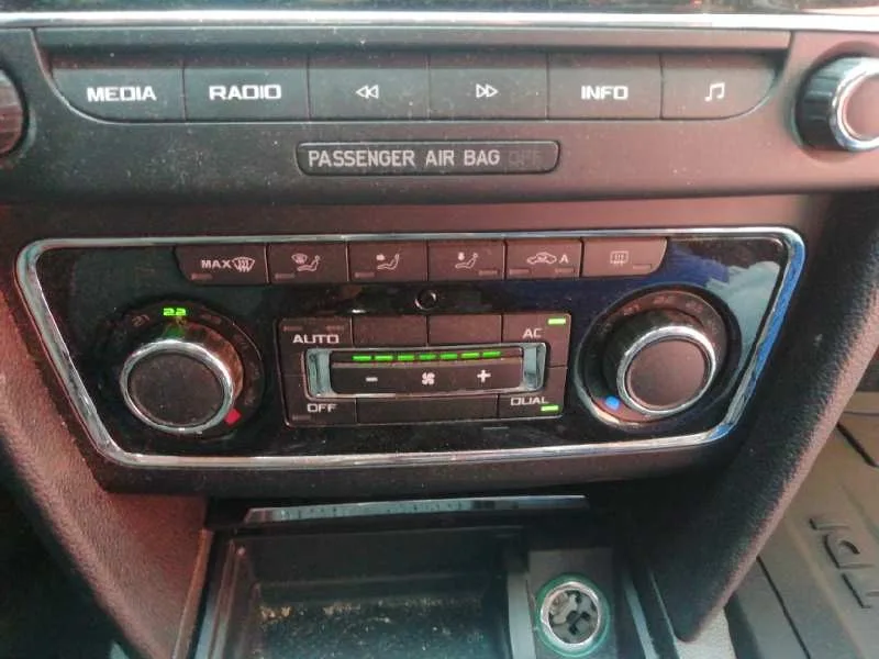 Mando Climatizador para Skoda Superb Combi (3T5)