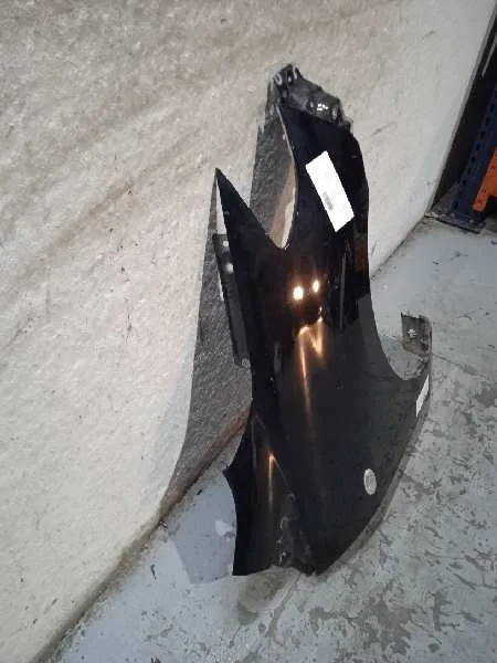 Aleta Delantera Derecha para Mazda 5 Berl. (Cr)