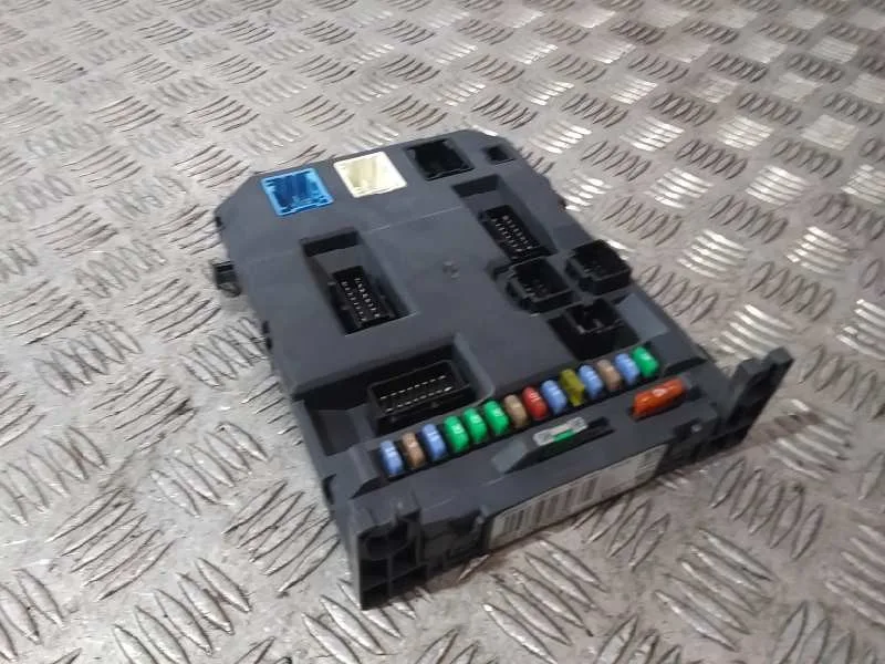 Caja Reles / Fusibles para Peugeot 207