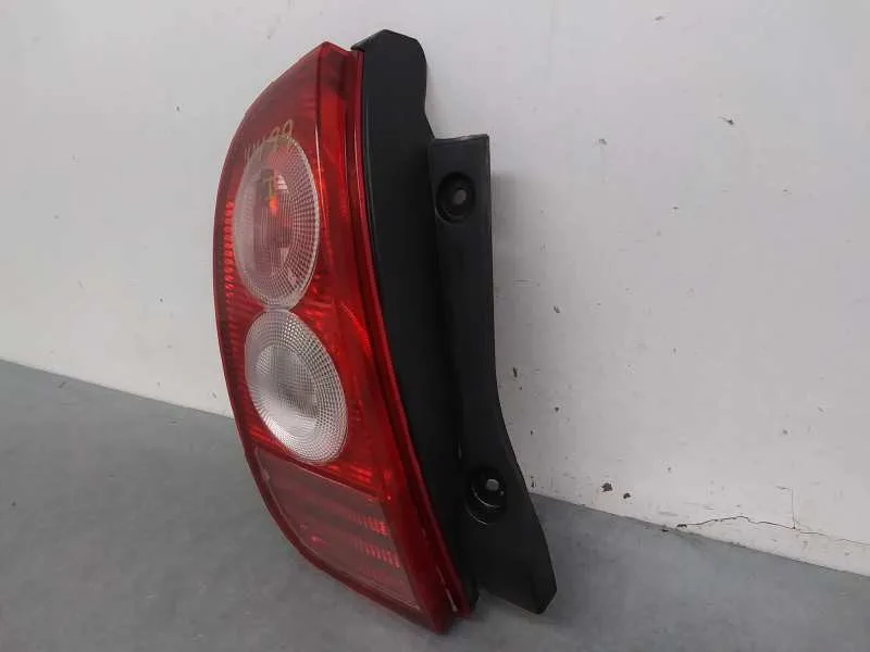 Piloto Trasero Izquierdo para Nissan Micra (K12E)
