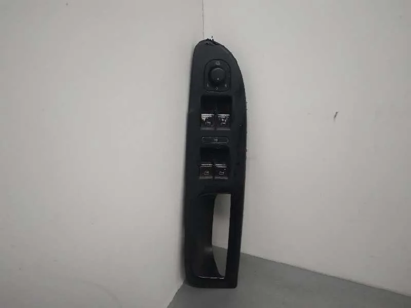 Mando Elevalunas Delantero Izquierdo para Volkswagen Passat Berlina (3C2)