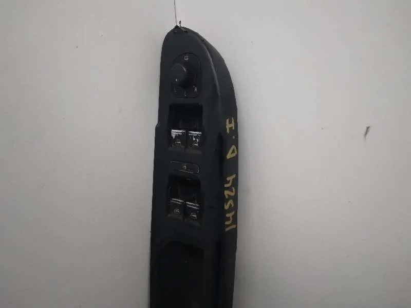 Mando Elevalunas Delantero Izquierdo para Volkswagen Passat Berlina (3C2)