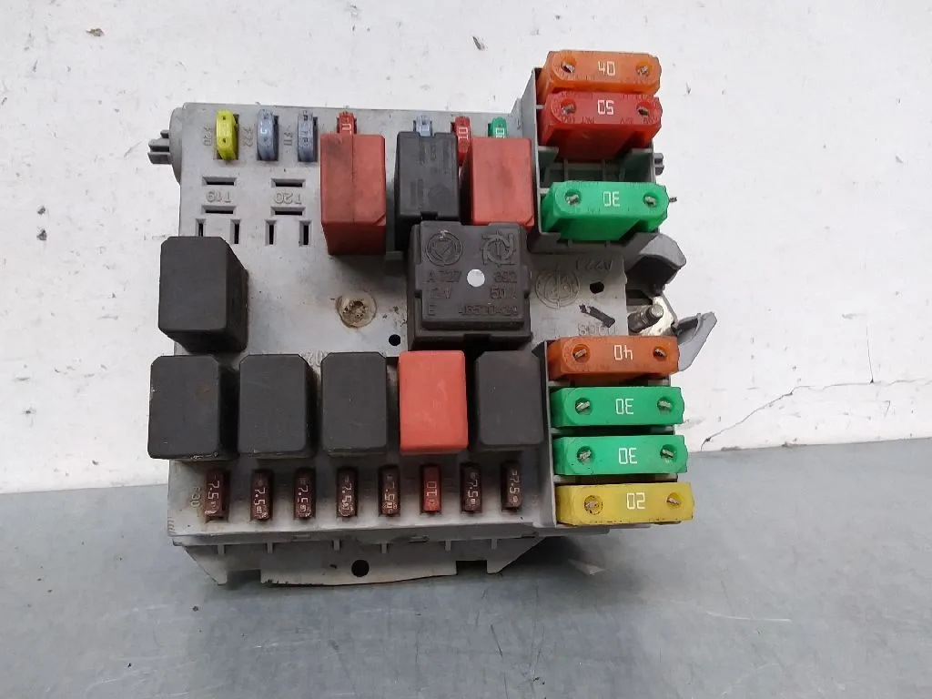 Caja Reles / Fusibles para Fiat Bravo (198)